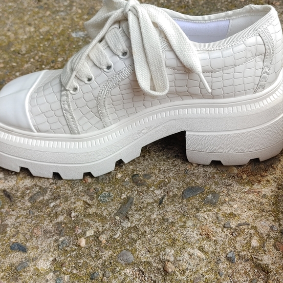 katy Perry Geli Solid Sneaker SZ.5.5 - Picture 7 of 8